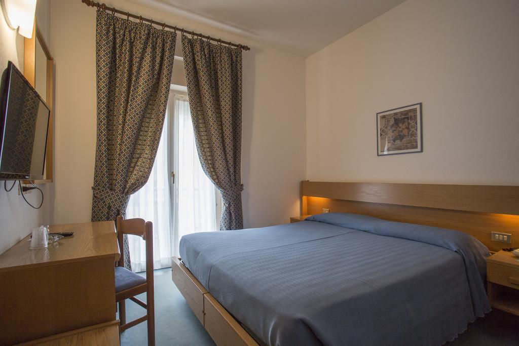Hotel Alberello Riva del Garda Exterior photo